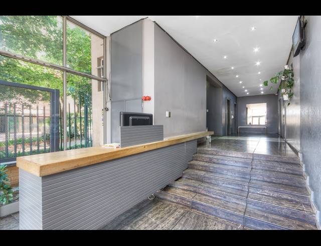 1 BEDROOM APARTMENT FOR SALE IN BRAAMFONTEIN